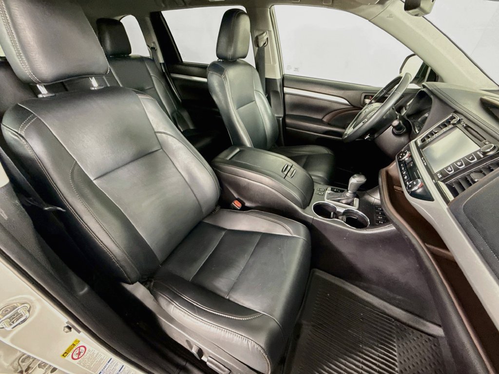 Used 2019 Toyota Highlander XLE AWD/4WD image 31