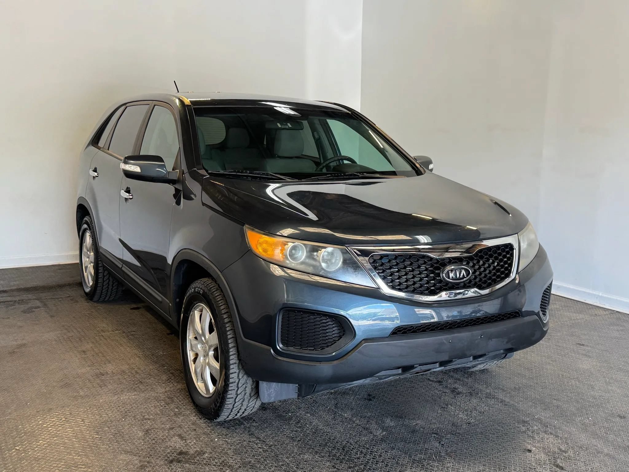 Used 2011 Kia Sorento 2WD image 3