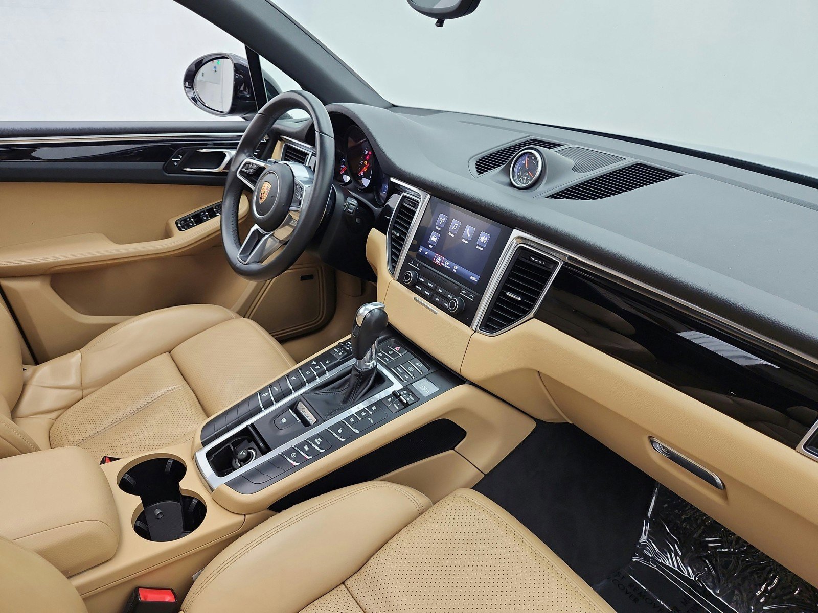 Used 2018 Porsche Macan AWD/4WD image 25