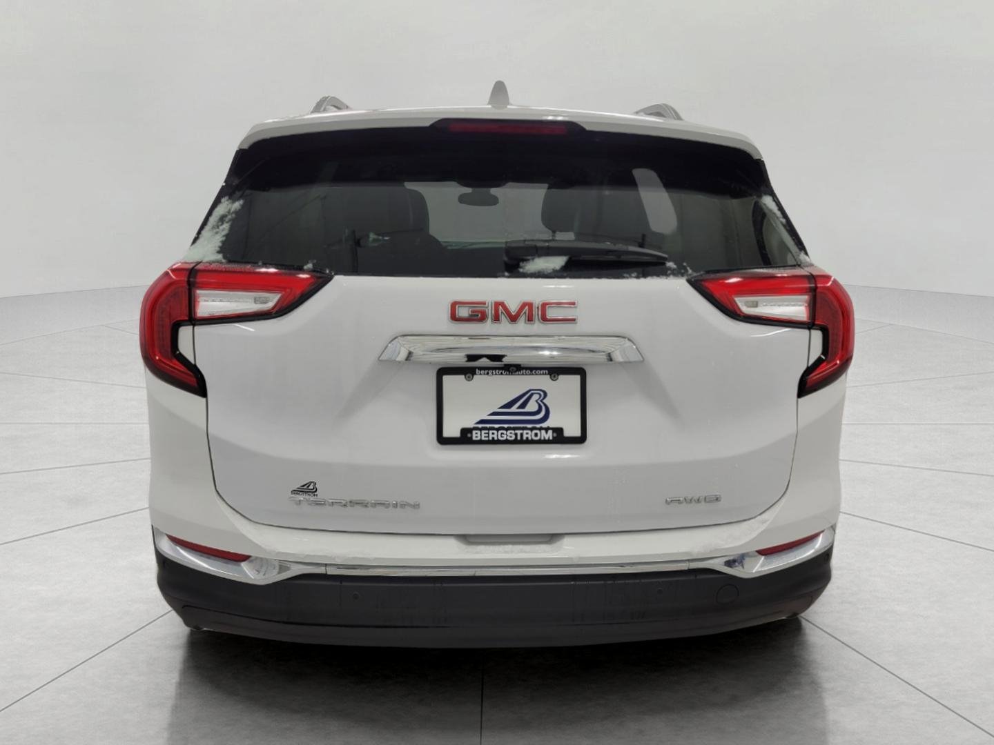 Used 2024 GMC Terrain SLT image 25