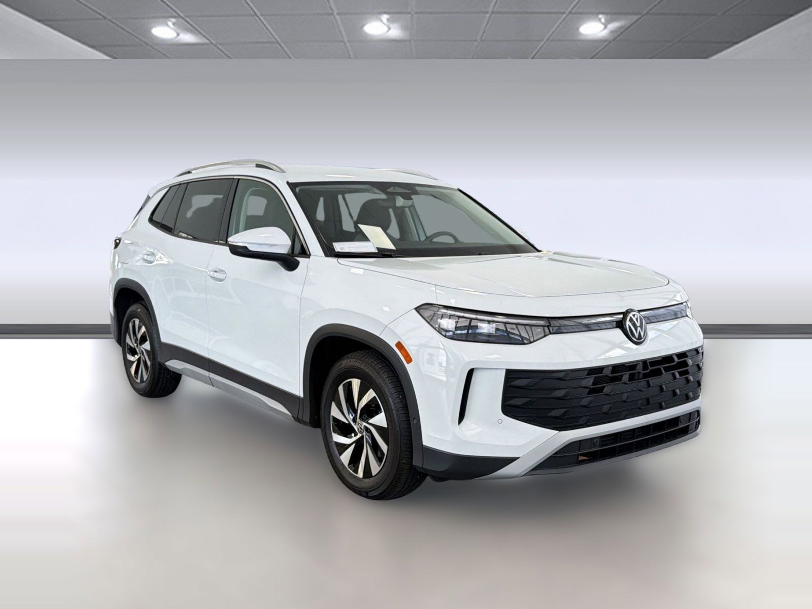 Used 2025 Volkswagen Tiguan S image 7