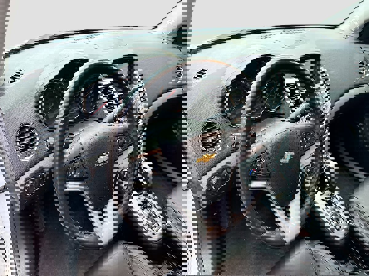 Used 2013 Chevrolet Cruze LT image 9