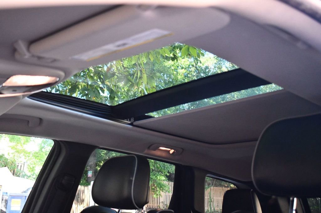 Used 2012 Jeep Grand Cherokee Overland image 41