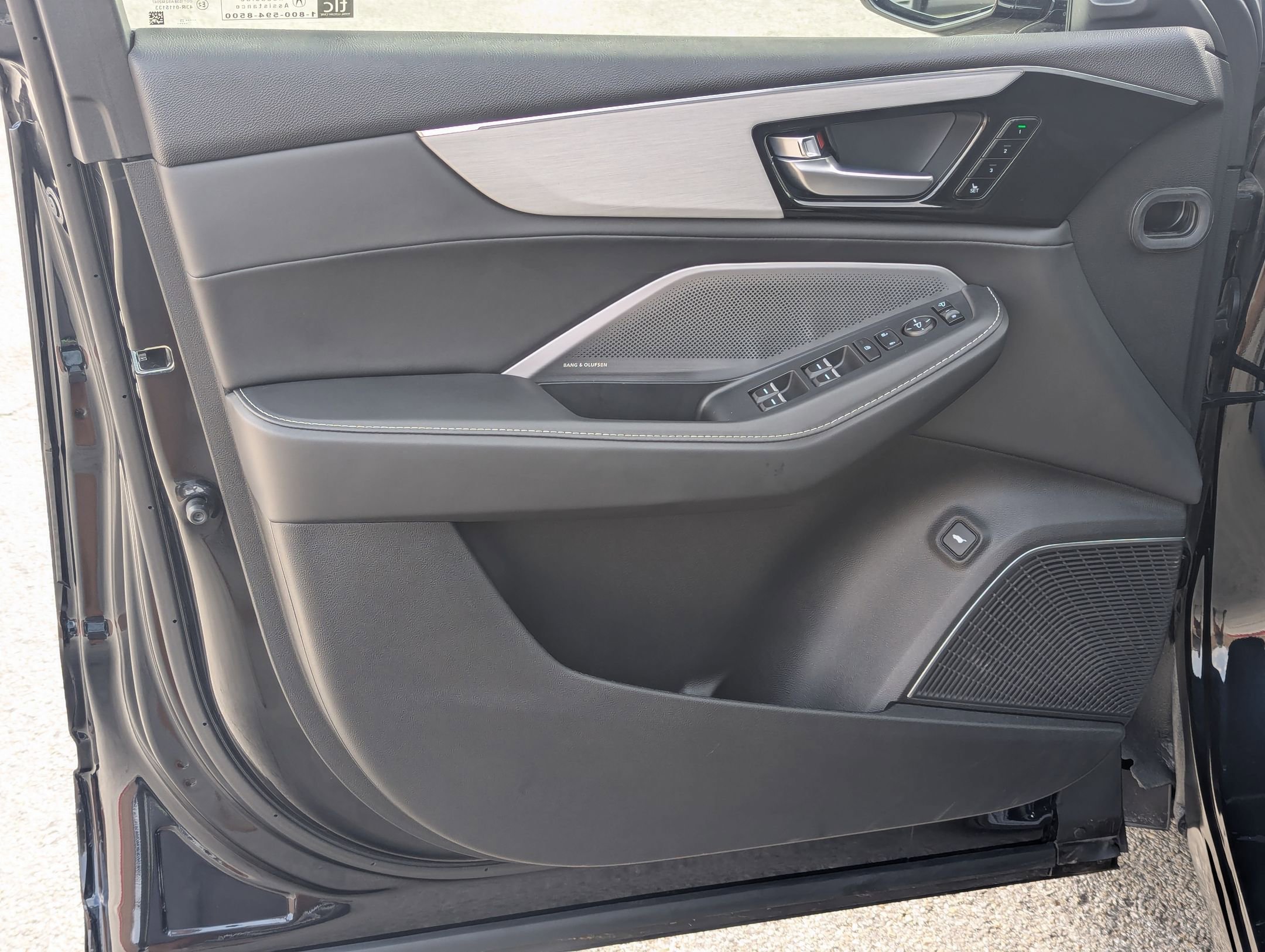 Certified 2025 Acura MDX SH-AWD w/ Technology Package image 11