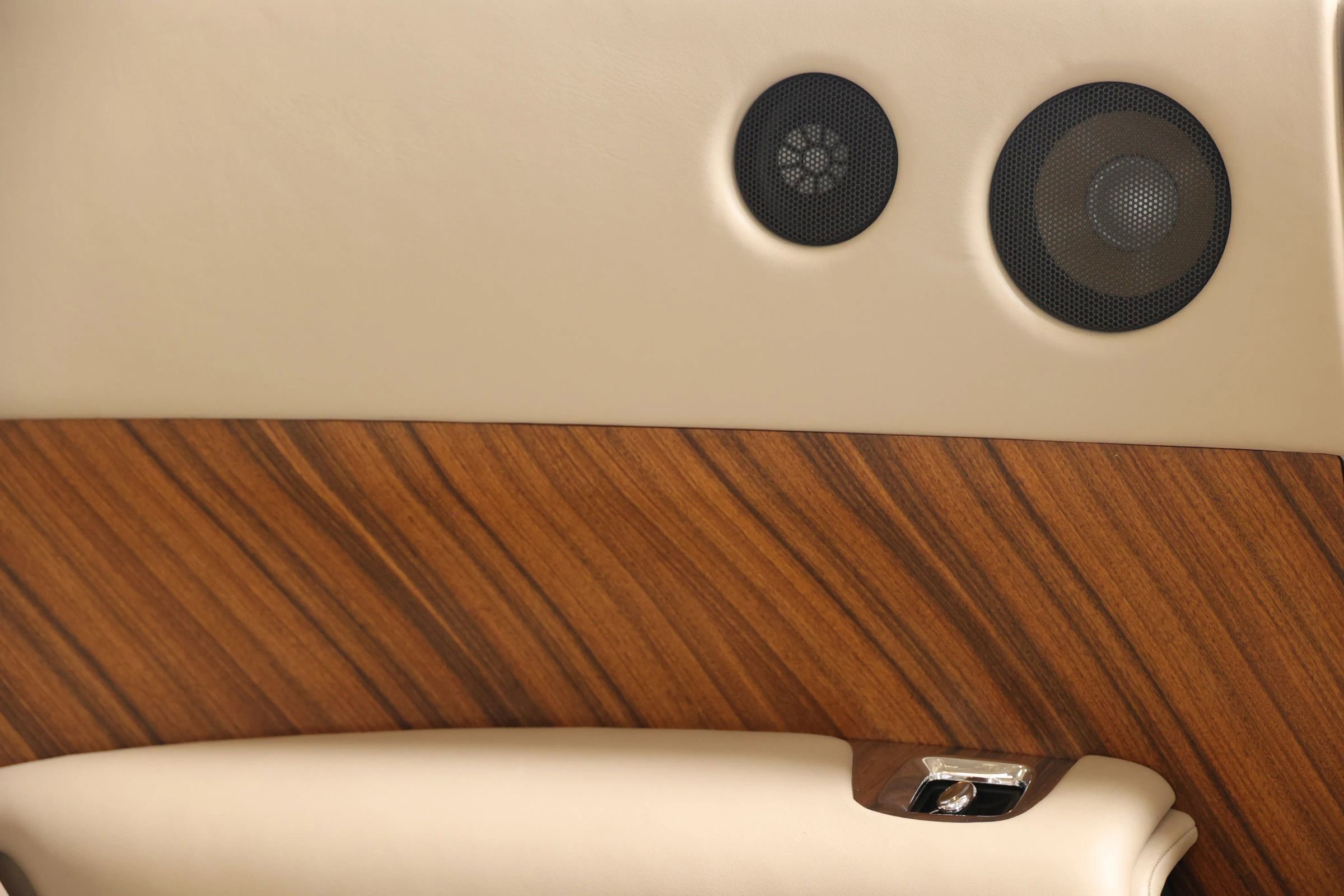 Used 2014 Rolls-Royce Wraith image 90