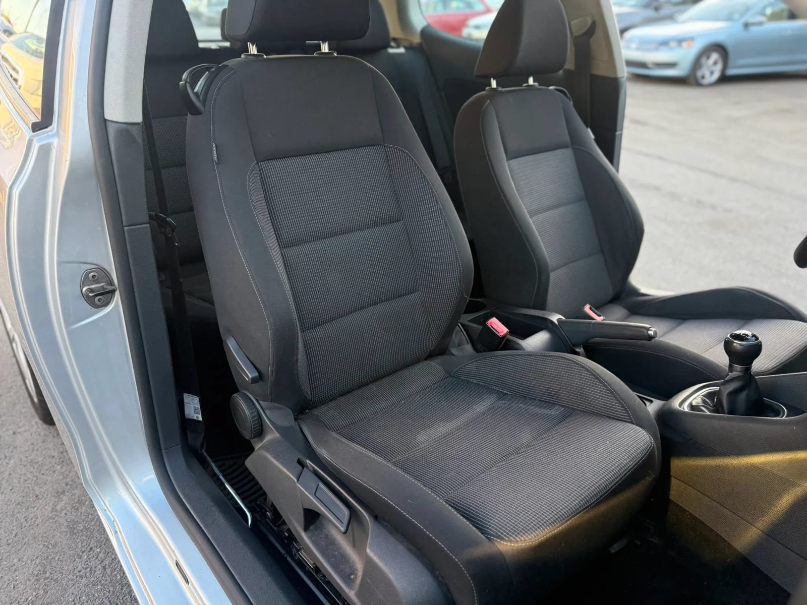 Used 2012 Volkswagen Golf 2-Door FWD image 11