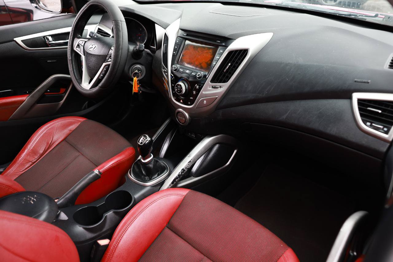 Used 2013 Hyundai Veloster w/ Style Pkg FWD image 16