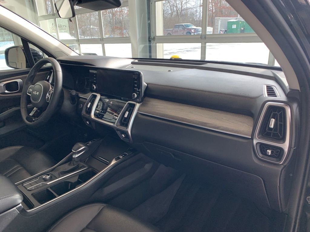 Used 2023 Kia Sorento S image 21