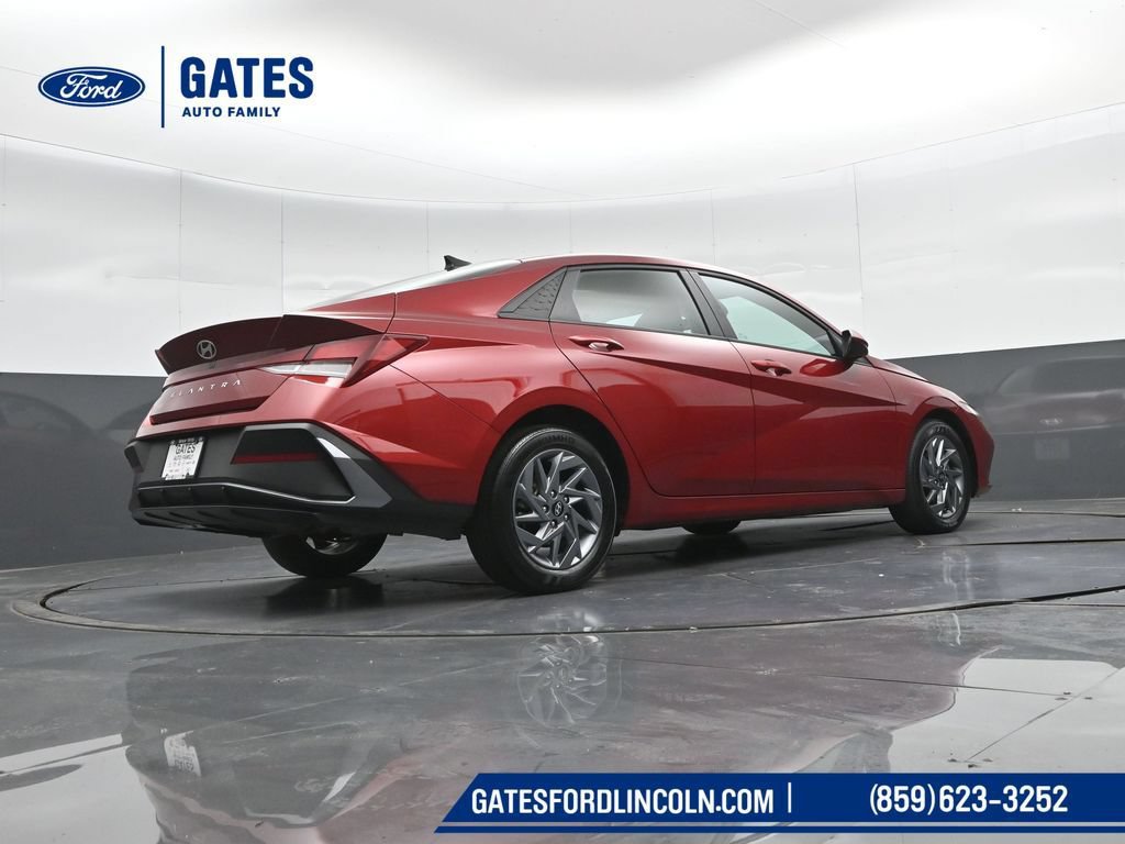 Used 2024 Hyundai Elantra SEL FWD image 38