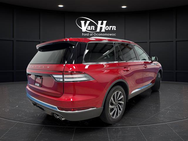 Used 2025 Lincoln Aviator AWD image 3