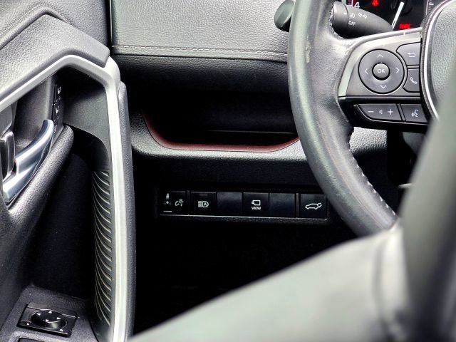 Used 2019 Toyota RAV4 Limited image 15