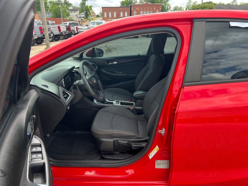 Used 2017 Chevrolet Cruze LS FWD image 13