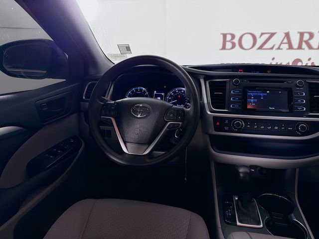 Used 2019 Toyota Highlander LE FWD image 24