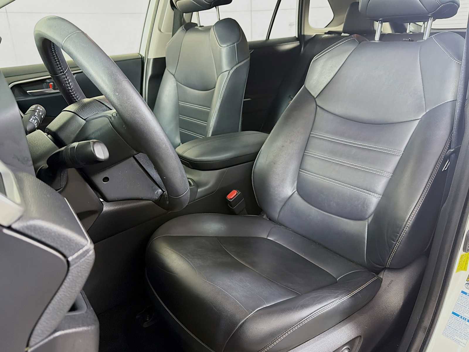 Used 2020 Toyota RAV4 XLE Premium image 16