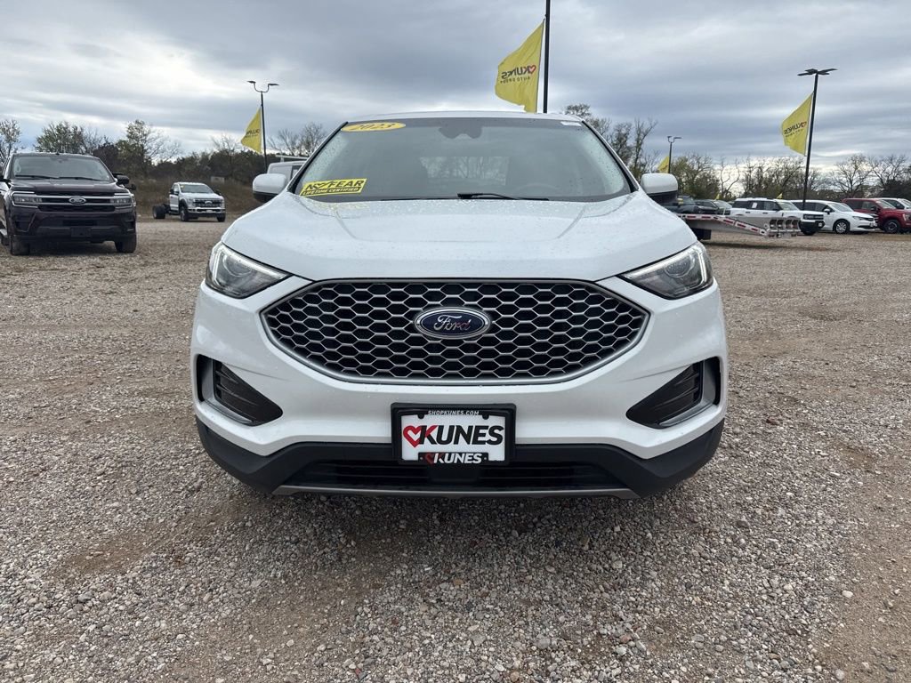 Used 2023 Ford Edge SEL image 3