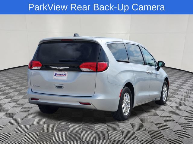Used 2023 Chrysler Voyager LX FWD image 3