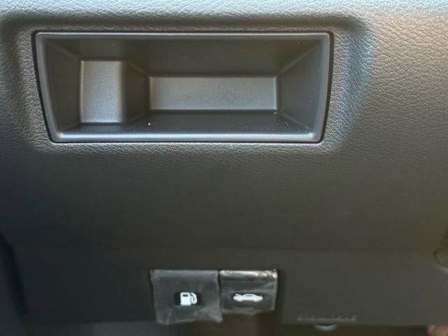 New 2025 Nissan Versa SR w/ Trunk Package image 24