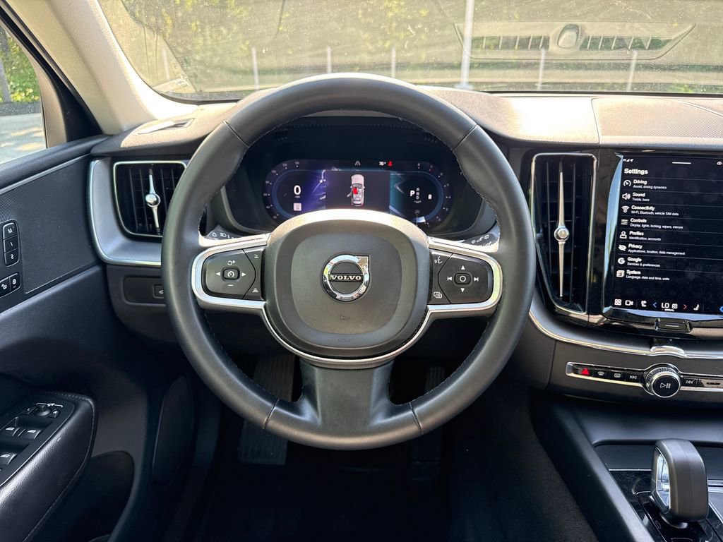 Used 2023 Volvo XC60 B5 Core FWD image 19