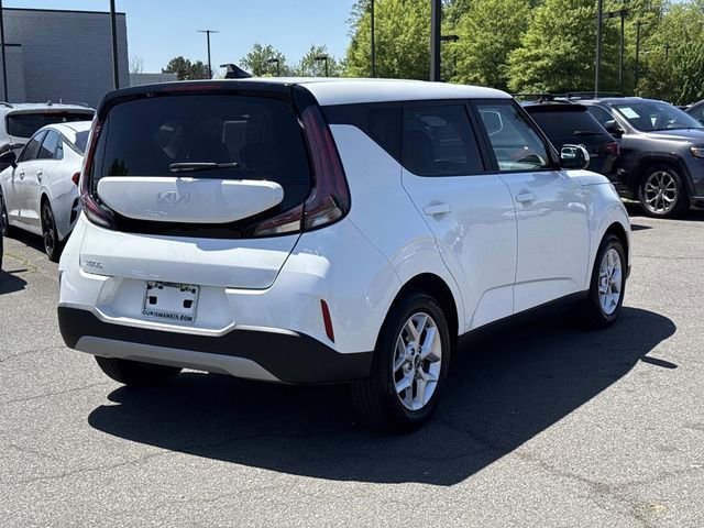 Used 2025 Kia Soul LX w/ LX Technology Package image 2