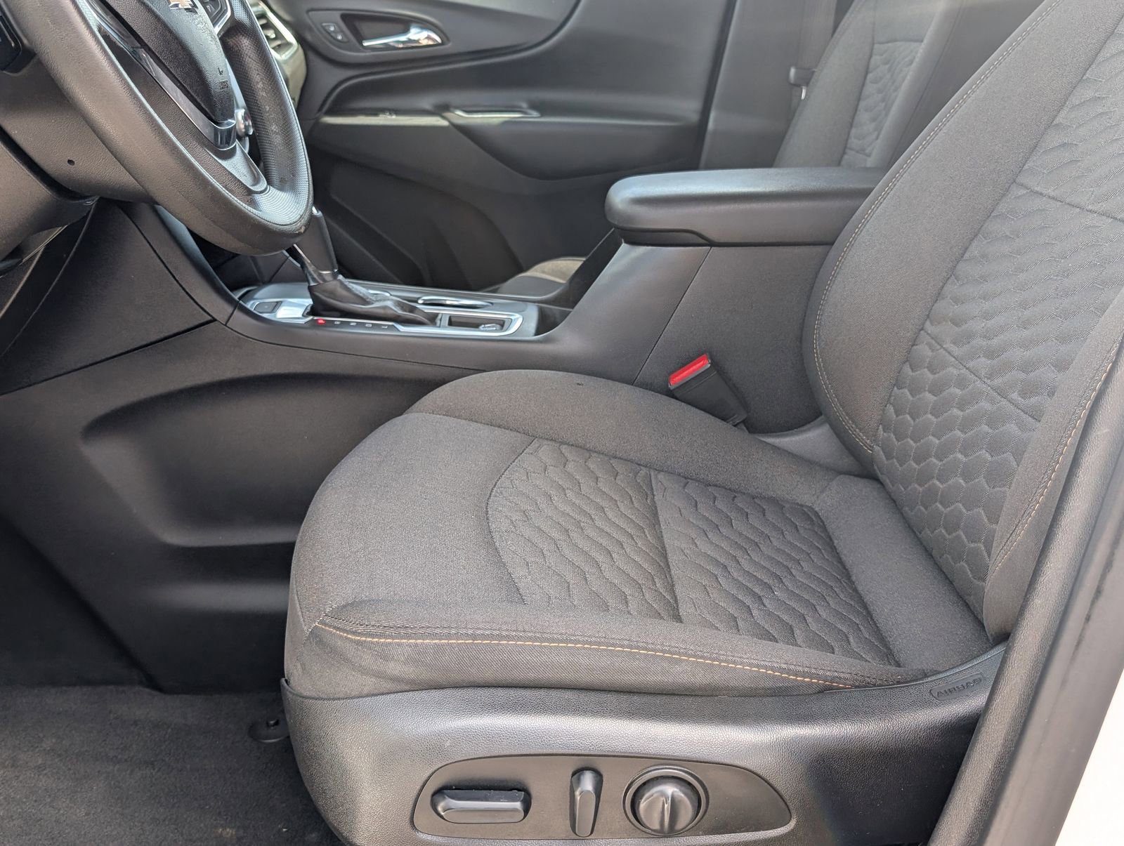 Used 2019 Chevrolet Equinox LT w/ LPO, Floor Liner Package AWD/4WD image 15