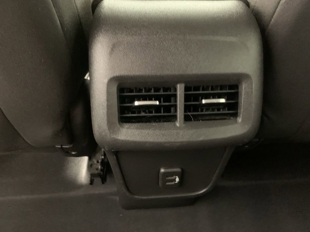Used 2019 Chevrolet Equinox LS AWD/4WD image 32