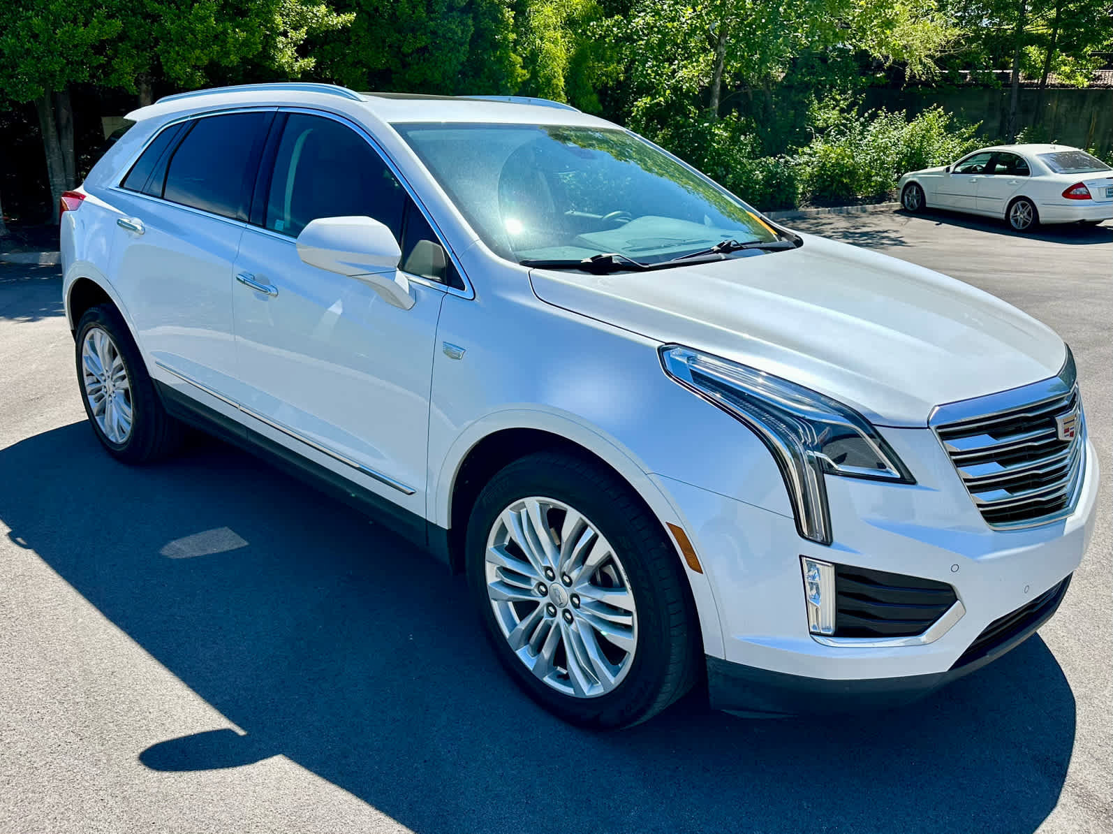 Used 2017 Cadillac XT5 Premium Luxury FWD image 3