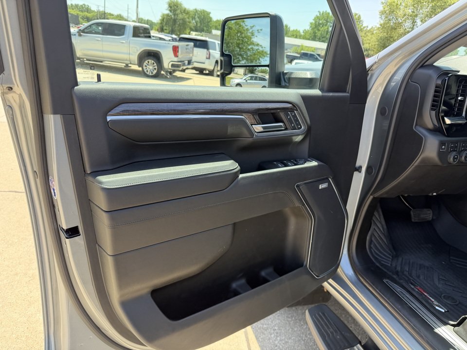 Used 2024 Chevrolet Silverado 2500 LTZ w/ LTZ Plus Package AWD/4WD image 10