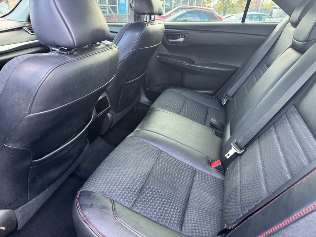 Used 2015 Toyota Camry LE image 24