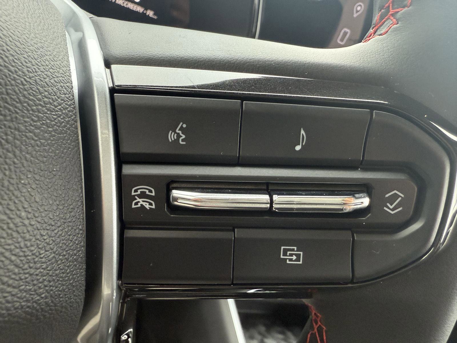 Used 2024 Chevrolet Colorado Z71 w/ Z71 Convenience Package 2 image 16