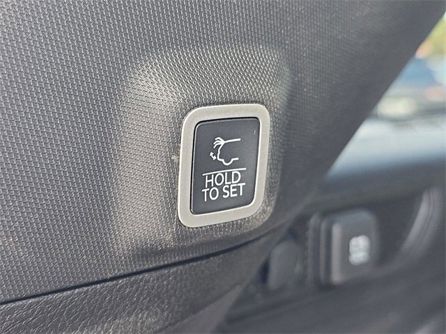 Used 2024 Jeep Grand Cherokee Altitude image 16