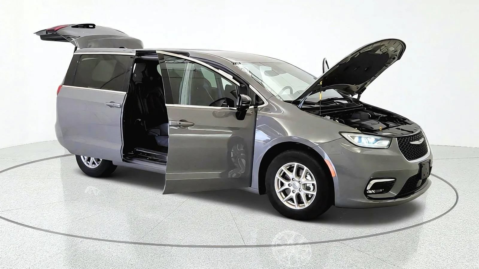 Used 2025 Chrysler Pacifica Select FWD image 11