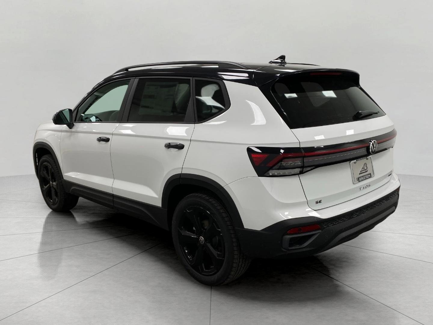 New 2026 Volkswagen Taos SE AWD/4WD image 6