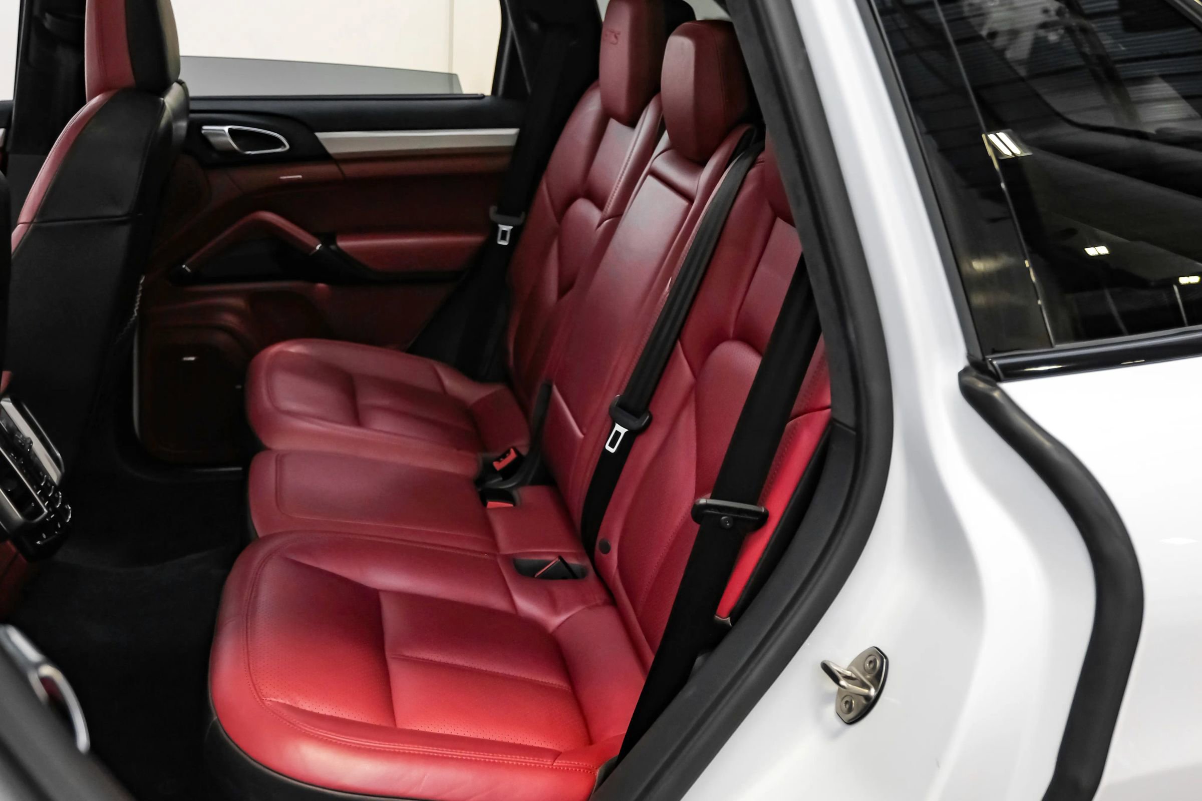 Used 2017 Porsche Cayenne GTS image 32