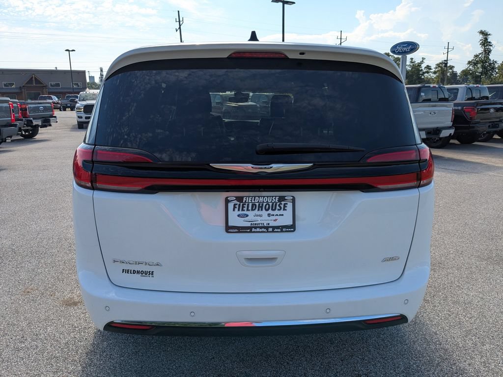 Used 2023 Chrysler Pacifica Touring-L AWD/4WD image 6