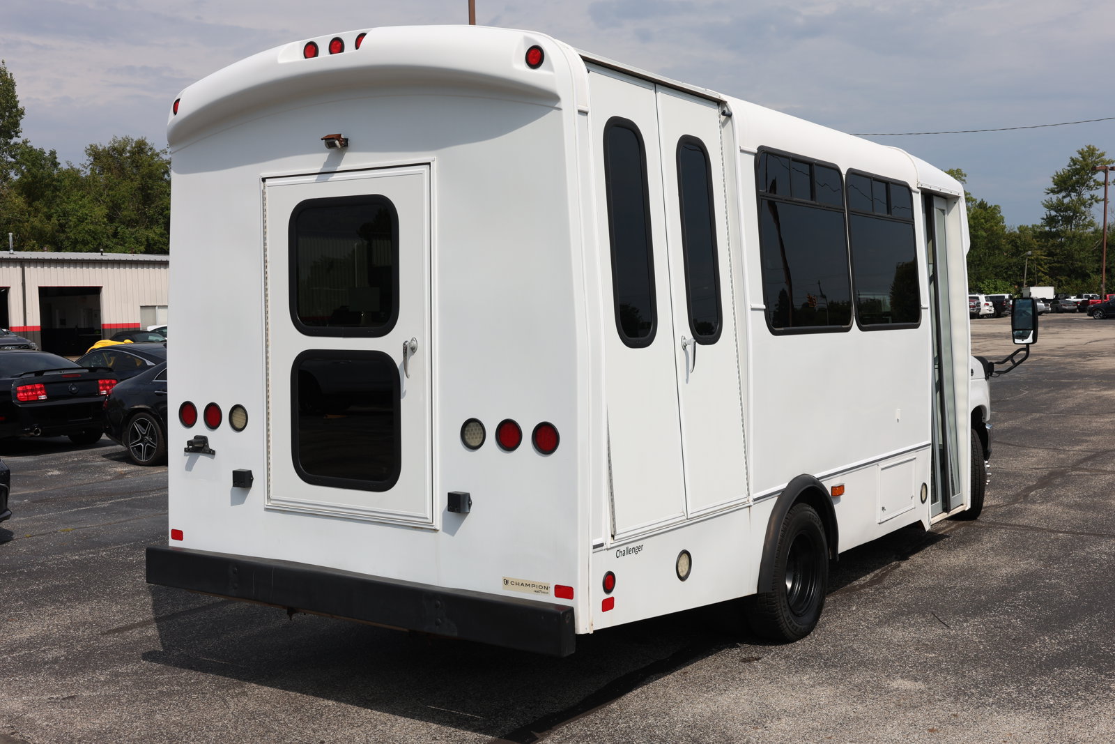 Used 2016 Ford E-450 and Econoline 450 Super Duty w/ Shuttle Bus Prep Package RWD image 3