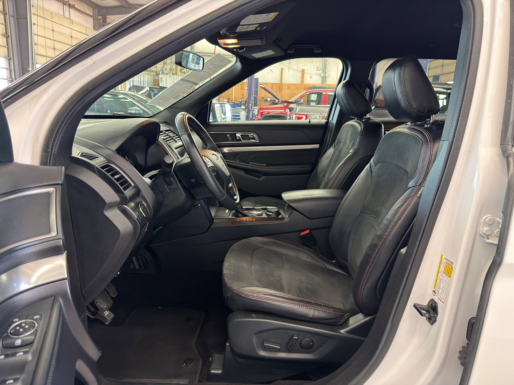 Used 2019 Ford Explorer XLT w/ Equipment Group 202A AWD/4WD image 15