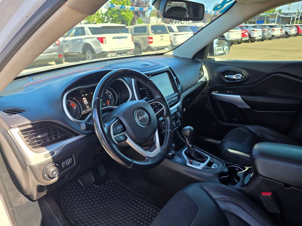 Used 2018 Jeep Cherokee Trailhawk AWD/4WD image 9