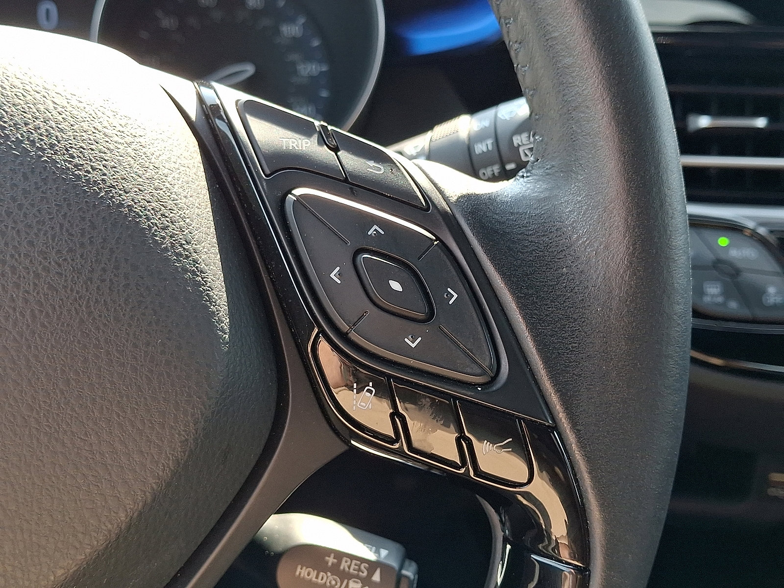 Certified 2020 Toyota C-HR XLE image 22