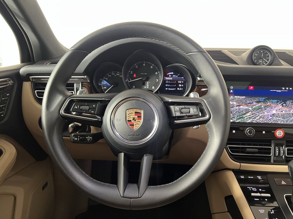 Certified 2025 Porsche Macan image 20