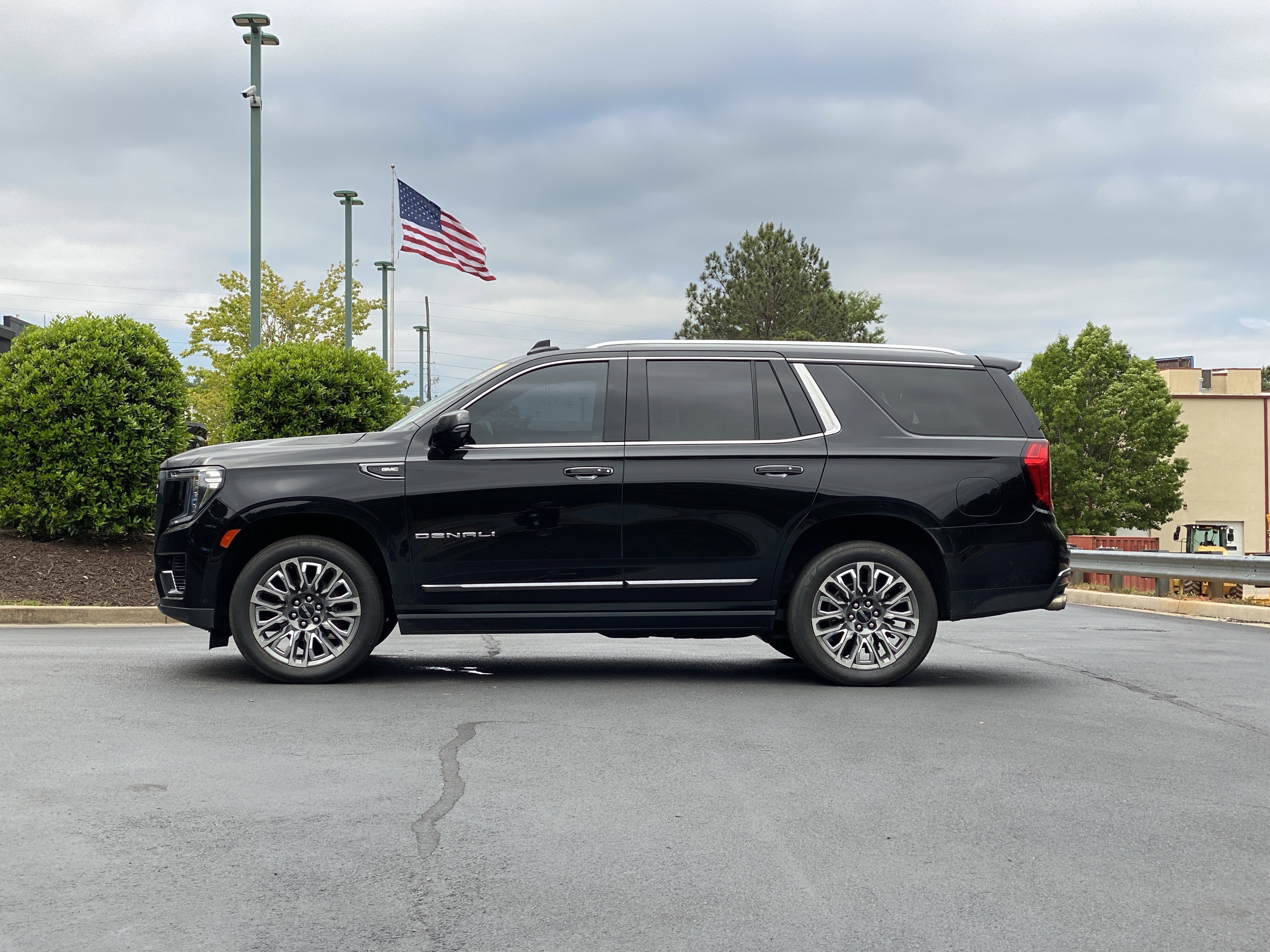 Used 2023 GMC Yukon Denali Ultimate AWD/4WD image 15