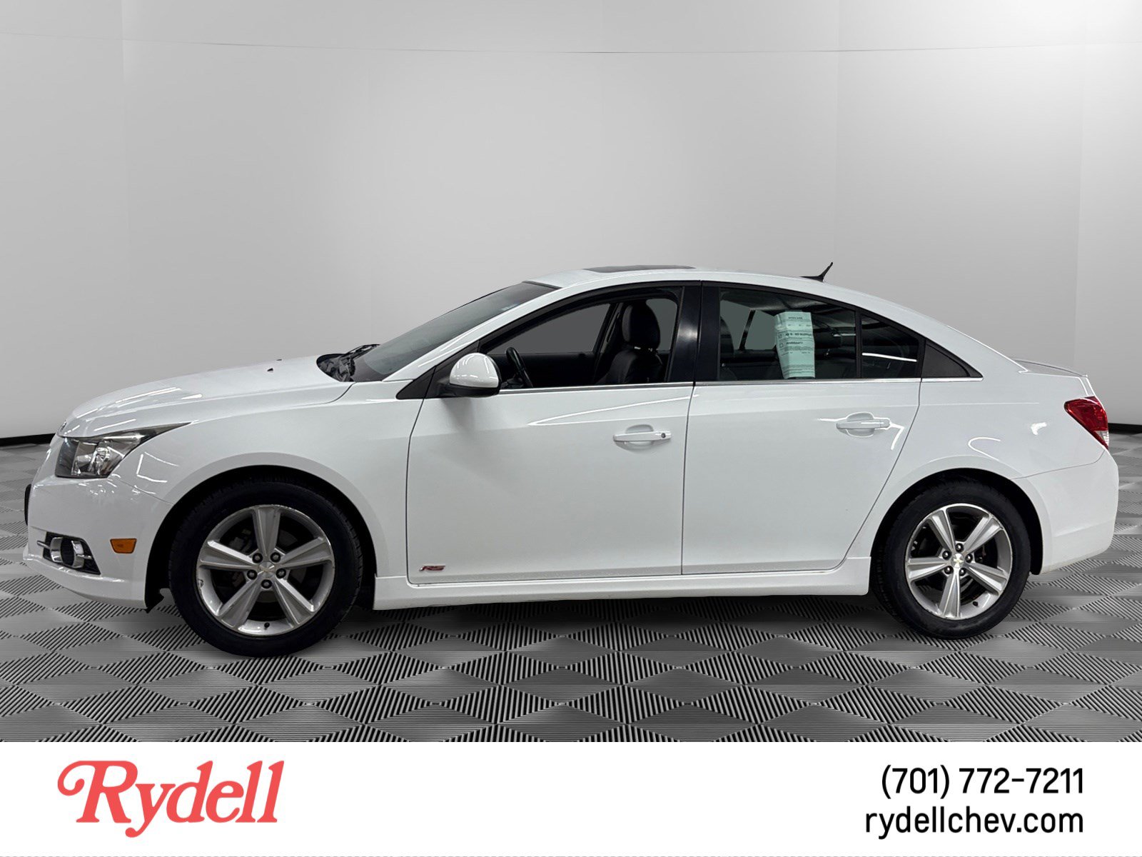 Used 2014 Chevrolet Cruze LT w/ RS Package FWD image 2