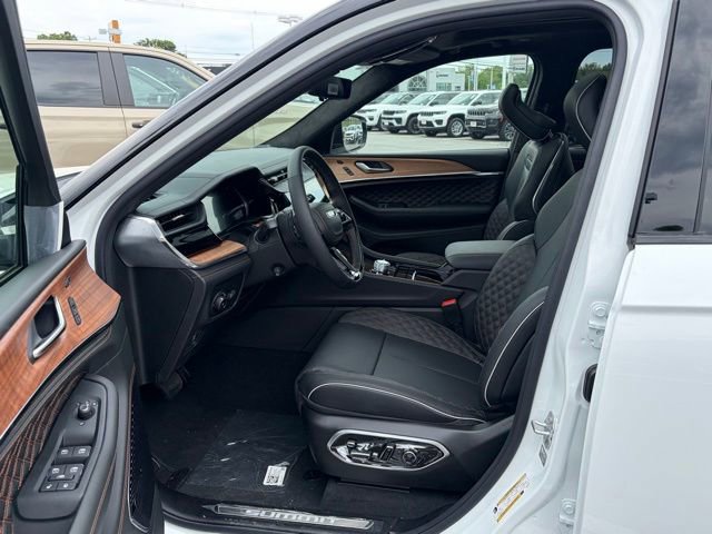 New 2026 Jeep Grand Cherokee Summit AWD/4WD image 14