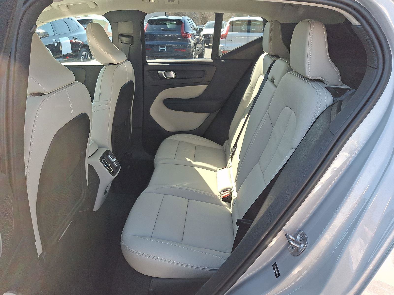 Certified 2023 Volvo XC40 B5 Ultimate w/ Climate Package AWD/4WD image 10