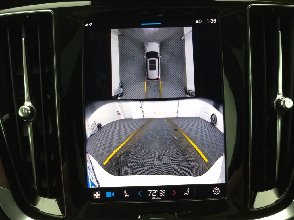 Used 2025 Volvo V60 B5 Cross Country Plus image 8