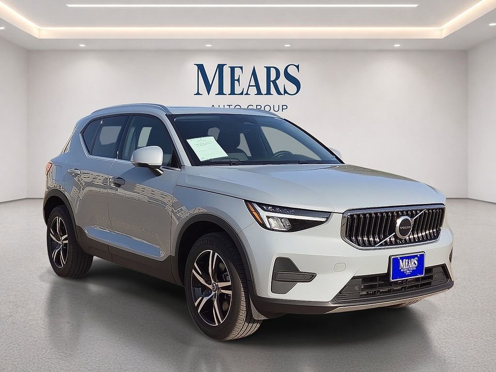 Used 2025 Volvo XC40 B5 Core AWD/4WD image 8