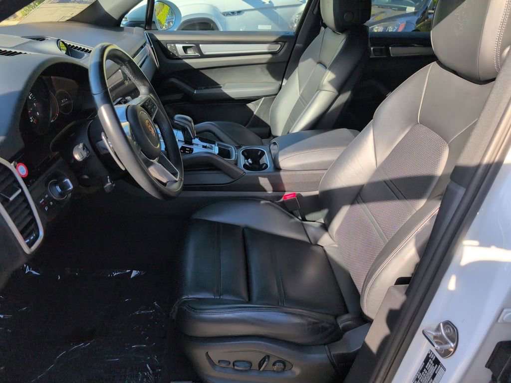 Used 2023 Porsche Cayenne Platinum Edition image 11