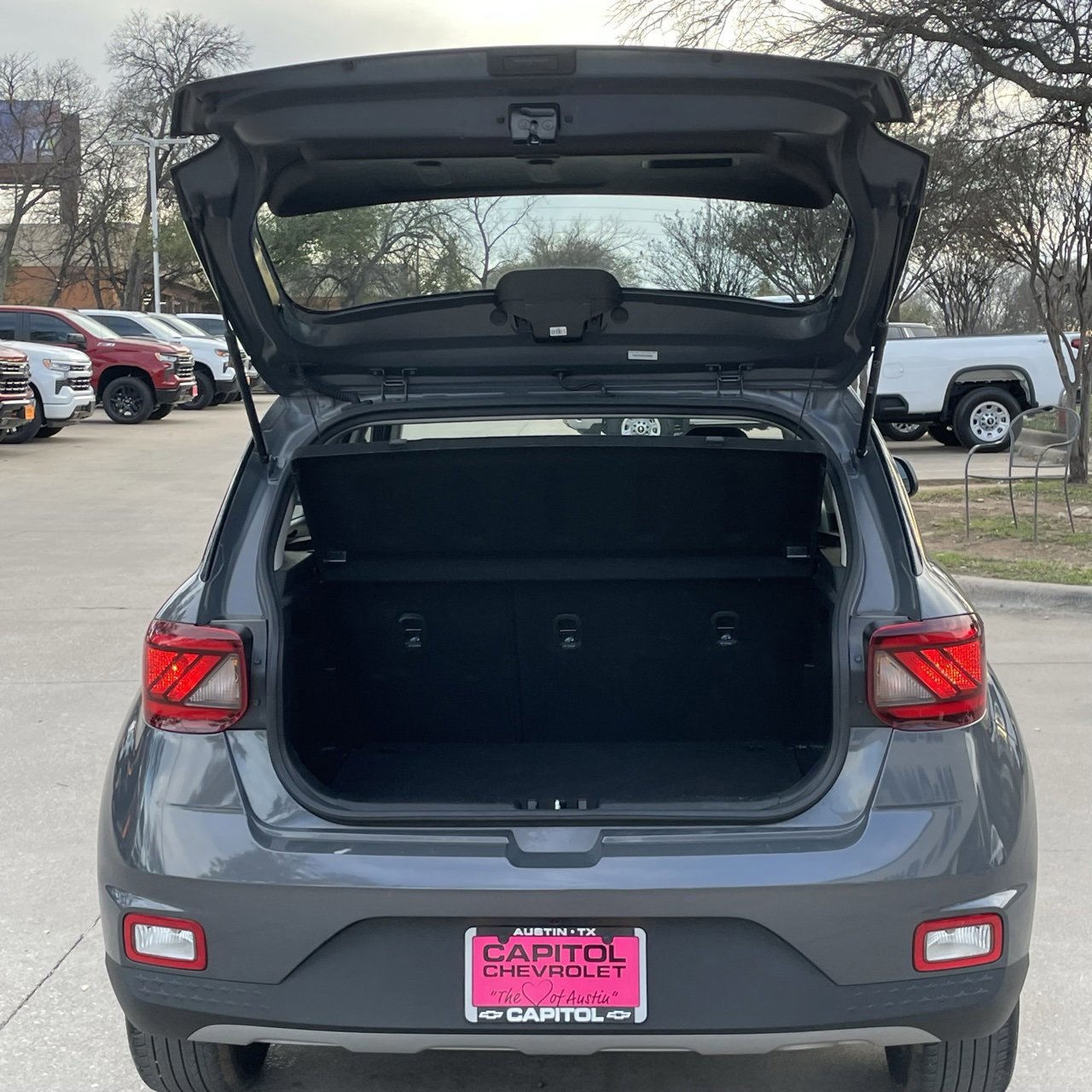 Used 2025 Hyundai Venue SEL image 25