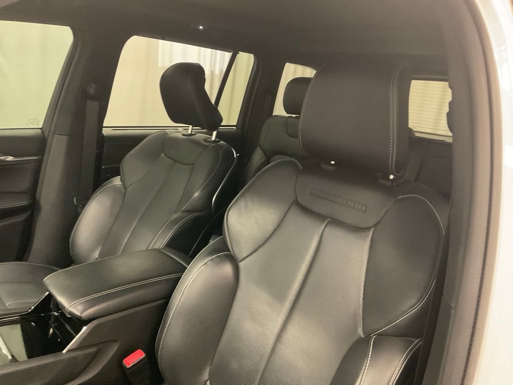 Used 2023 Jeep Grand Cherokee Overland w/ Luxury Tech Group IV AWD/4WD image 15