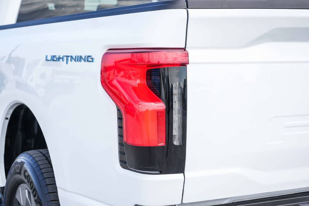 Used 2025 Ford F150 Lightning Flash AWD/4WD image 9