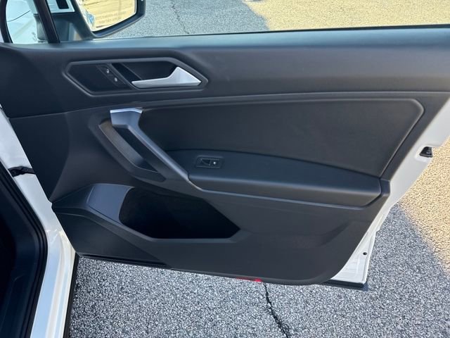 Certified 2021 Volkswagen Tiguan SE w/ Panoramic Sunroof Package image 34